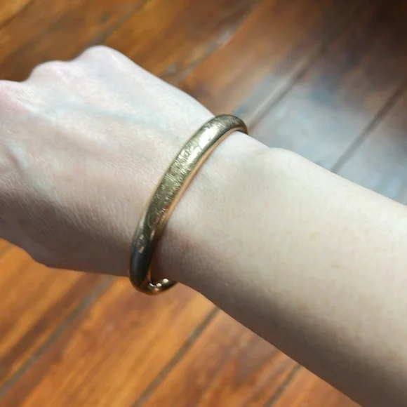 Vintage Winard 12K Gold Filled Hinged Bangle Bracelet - Picture 12 of 15